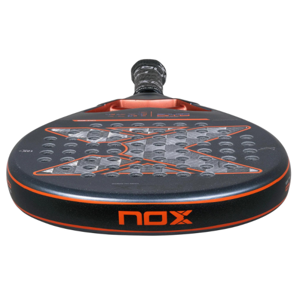 Raquette Nox AT10 Genius 18K by Agustin Tapia 2025